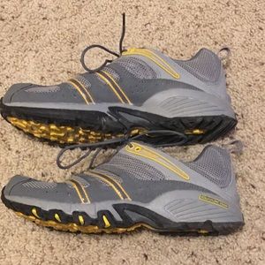 Reebok shoes Size 9 1/2 only worn a few times